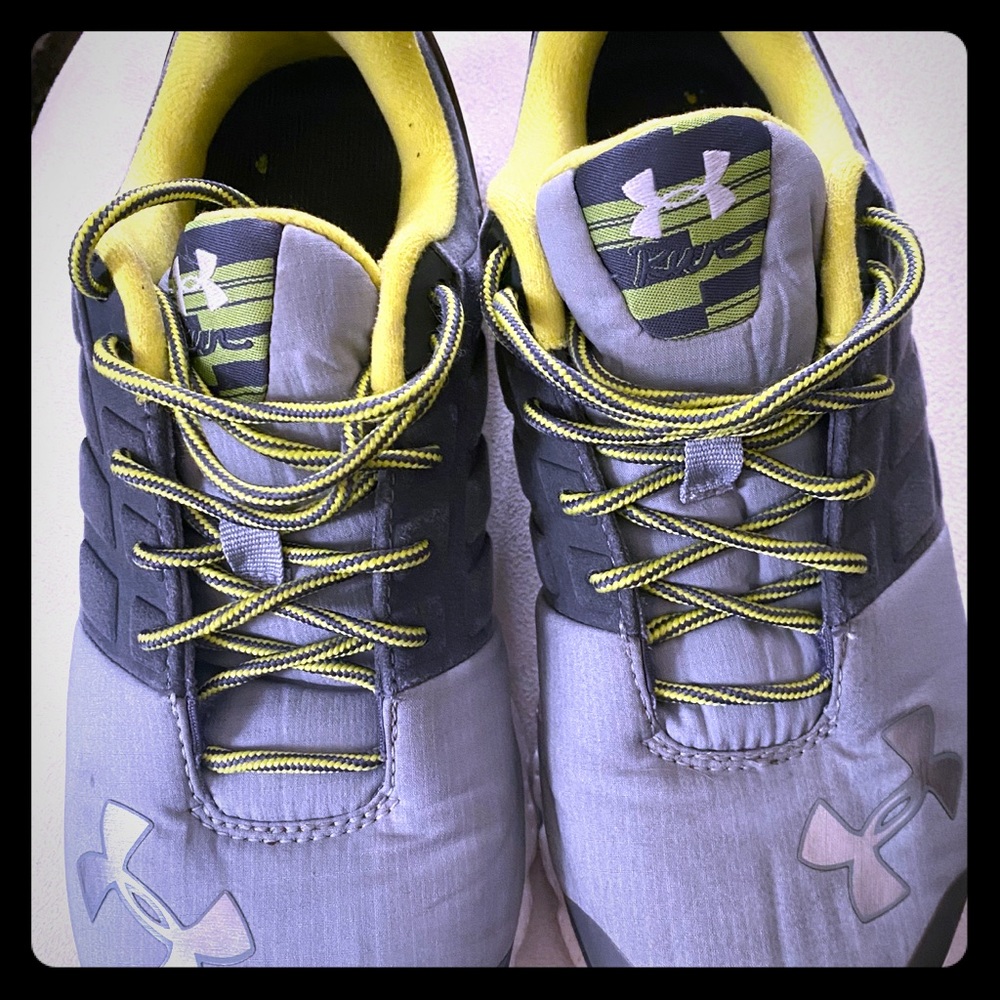 Women’s Underarmour Tennis Shoes